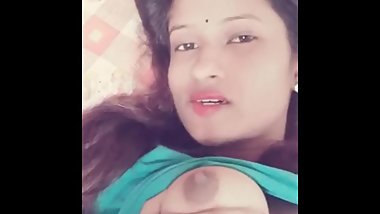 Desi cute girl fingering her pussy