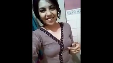 Desi girls showing boobs to bf...