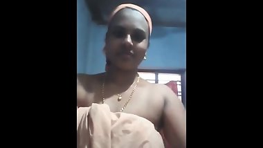 Aunty showing big tits