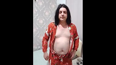 Muslim crossdresser sucks Indian cock