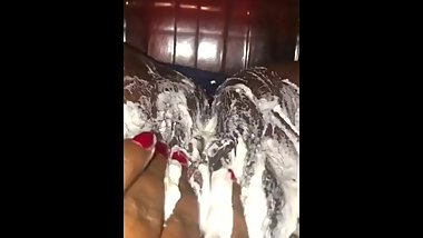 sri lankan girl curt milk pussy cleanup à·„à·”à¶­à·Šà¶­à¶§ à¶¸à·“ à¶šà·’à¶»à·’ à¶´à·™à·€à·Šà·€à·