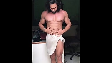 Indian bodybuilder ishan back naked pose Gand dikhaty huy