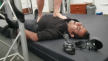 Facetrampling Indian fan from Koln at party