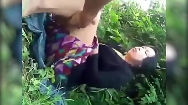 Nepali Bhotini Aunty, Jungle à¤˜à¤° à¤›à¥‡à¤‰à¤•à¥‹ à¤­à¥‹à¥‡à¤Ÿà¤¿à¤¨à¥€ à¤†à¤¨à¥à¤Ÿà¥€à¤²à¤¾à¤ˆ à¤œà¤™à¥à¤—à¤²à¤®à¤¾ à¤²à¤—à¥‡à¤° à¤šà¤¿à¤•à¥‡à¤•à¥‹