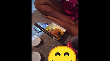 Masturbation behind wife.à¶šà·™à¶½à·Šà¶½  à¶±à·’à¶¯à·’ à¶…à¶­à¶»à·™ à¶šà·œà¶½à·Šà¶½ à¶§ à¶¸à·œà¶½à·Š à·€à·™à¶½à·