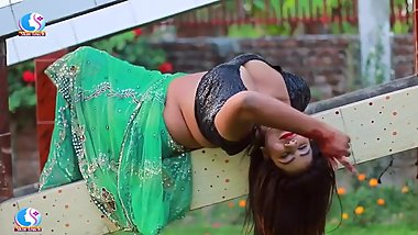 Indian Bhabhi Moushumi Seduce In Saree