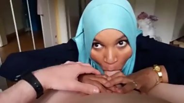 *FAVOURITE* - DARK SKINNED HIJAB SUCKING PINGA 2