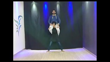 indian strong lady lift