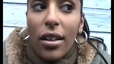 INDIAN GIRL MOST GET QUICK TO THE CITY OF HAARLEM