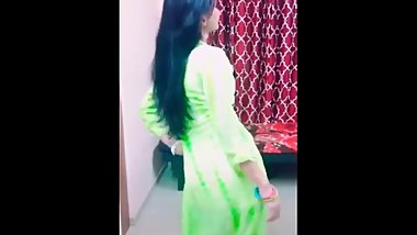 Big BOOTY shaking dance by indian beautiful girl