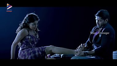 Shriya Saran soles of feet fortune read - Indian / Tollywood - L2L