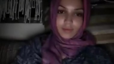 Arab Muslim shows her perfect boobs