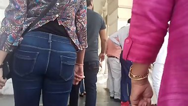 INDIAN GIRL- JEANS, BUTT