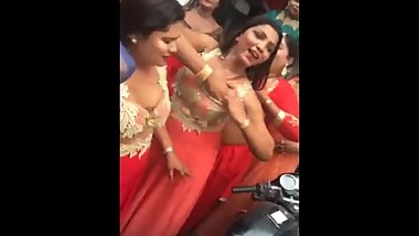 Indian wives flashesh boobs