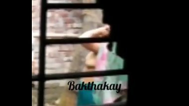 Neighbor hidden bathing capture