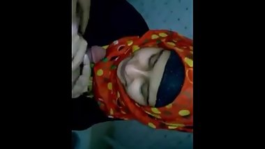 Cute muslim girl sucking bf dick in toilet