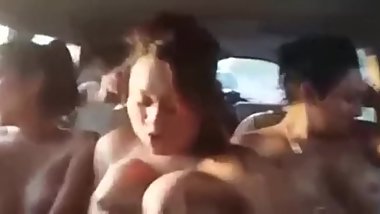 Indian college ki ladkiyan gaadi mein daru peeke tul hokar dance kart..