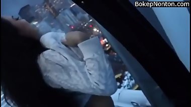 Beautiful Teenage Girl Flash Her Big Tits in Public