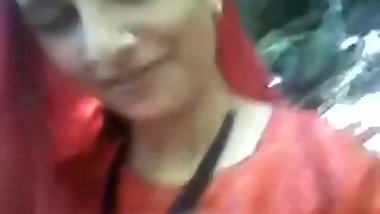 Indian beautiful ladki boobs dekhati hui